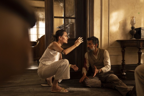 Senza sangue, lo stranissimo film italiano di Angelina Jolie è una creatura che sfugge ogni etichetta