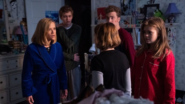 Tanti Piccoli Fuochi: una serie esplosiva, tra pro e contro 