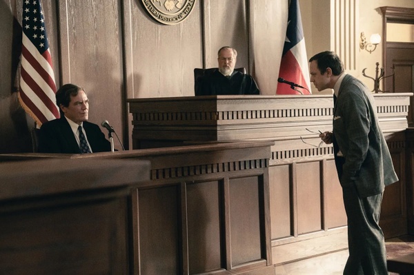 Waco: il processo. Trama e recensione della nuova miniserie di Paramount+