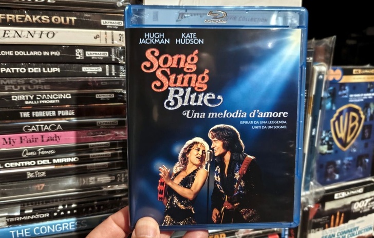 Song Sung Blue 2K La musica che riaccende due vite