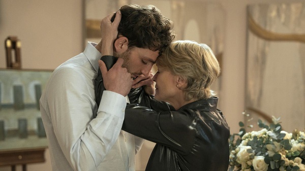 La fidanzata: donna contro donna nella serie tratta dall