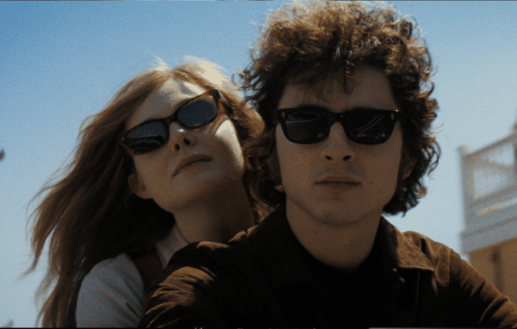 A Complete Unknown travisa Bob Dylan ma Chalamet non sbaglia la recensione del film biografico su Bob Dylan