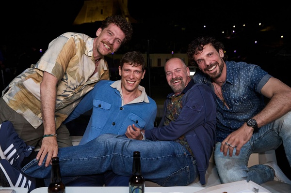 Maschi veri: il remake di Netflix che dimentica la leggerezza della commedia