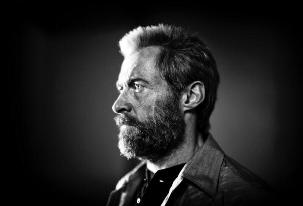 Una foto ci mostra il volto di Logan segnato dal tempo e dalle innumerevoli battaglie