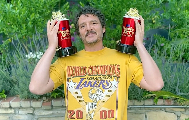 MTV Awards  Pedro Pascal e Bella Ramsey si omaggiano a vicenda