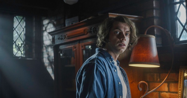 Sleeping Dogs: Russell Crowe in un neo-noir che scava nella memoria infranta