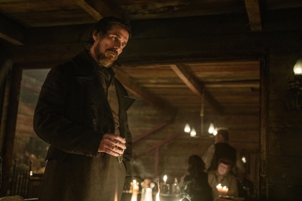 The Pale Blue Eye - I delitti di West Point: il gotico americano si mette in posa, dimenticando quello che doveva dirci.