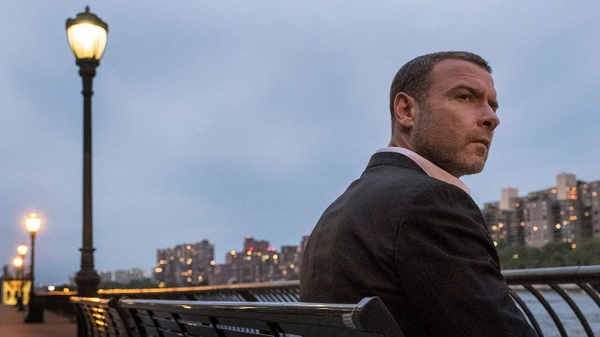 The Guns of Christmas Past - Xavier Gens dirige Liev Schreiber