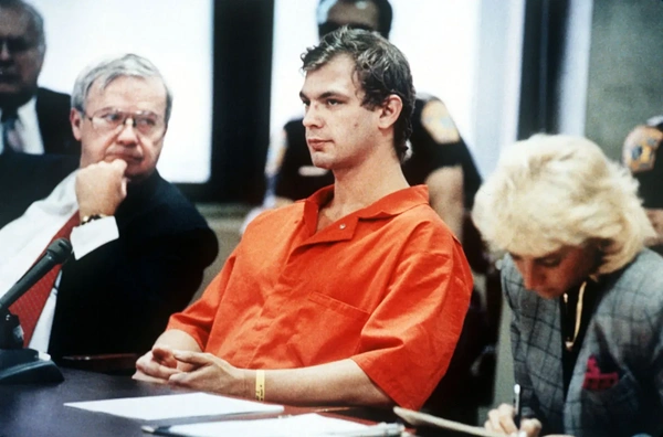 Crimini in serie: il caso di Jeffrey Dahmer e Monster in TV