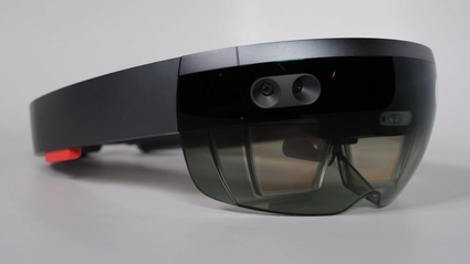 Hololens mostrato in tutte le angolazioni