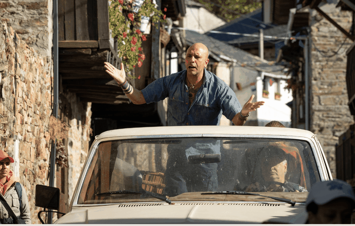 Buen Camino recensione questo Natale anche Checco Zalone è diventato più buono purtroppo