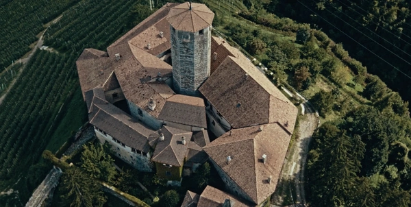 The Traitors Italia: perché il reality psicologico sta conquistando gli italiani