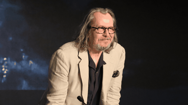 Parthenope Gary Oldman racconta Per essere il poeta triste di Sorrentino ho attinto al mio passato di alcolista