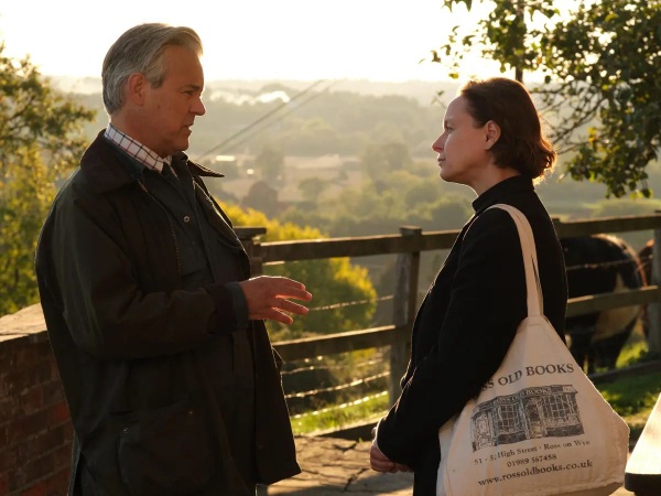 The Burning Girls: la recensione della miniserie di Paramount+ con Samantha Morton