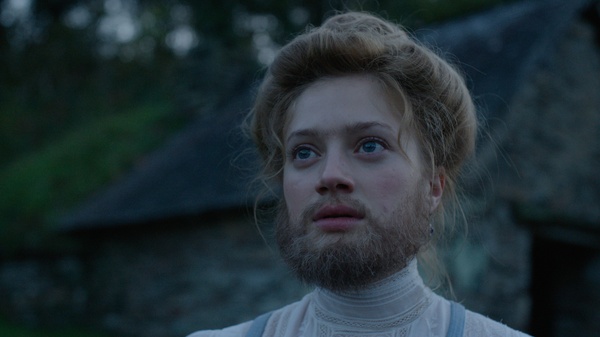 Intervista a Nadia Tereszkiewicz, protagonista di Rosalie: "sogno di lavorare con Alice Rohrwacher, sto imparando l