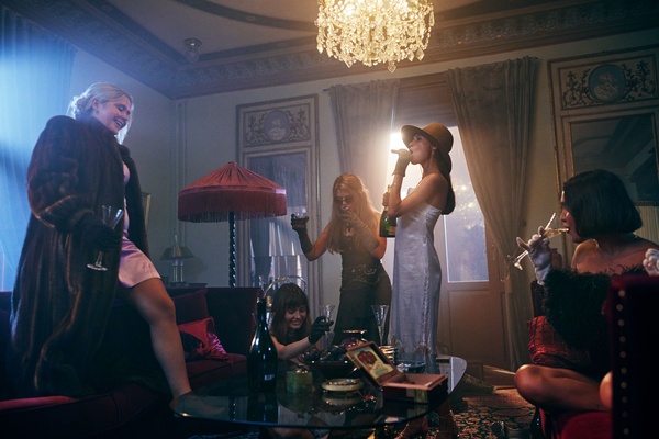 Barracuda Queens: recensione della miniserie Netflix immersa in una società ipocrita