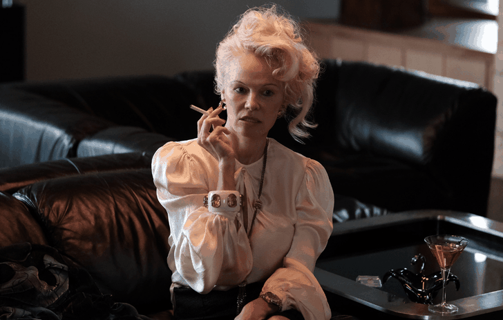 Rosebush Pruning ha tanti difetti ma ci regala una Pamela Anderson e un Callum Turner senza freni