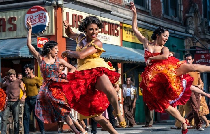 West Side Story recensione Spielberg dirige un adattamento più sporco più polveroso più vero