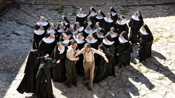 L’abbaglio dice addio alla stranezza, optando per il convenzionale: la recensione del film