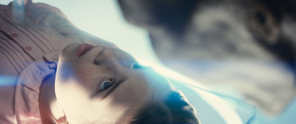 Disclosure Day recensione: Spielberg torna agli alieni e firma un thriller sci-fi da non perdere