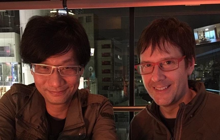 Kojima in una foto con Mark Cerny di Sony