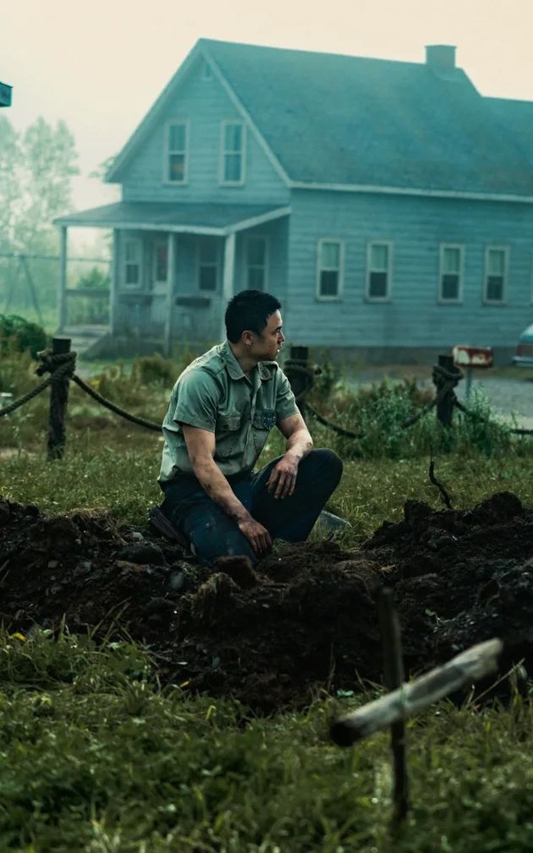 FROM: trama, personaggi, segreti del successo. Tutto sulla geniale serie di Paramount+