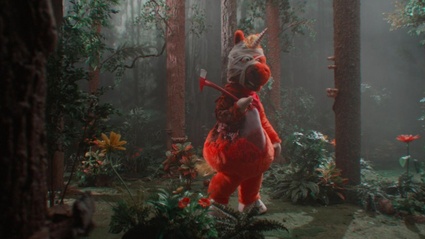 Buddy: horror satirico al cinema tra sangue e nostalgia