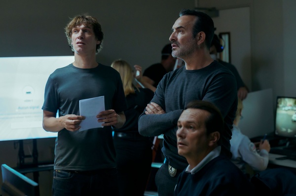 November, recensione: come si racconta il terrorismo al cinema?