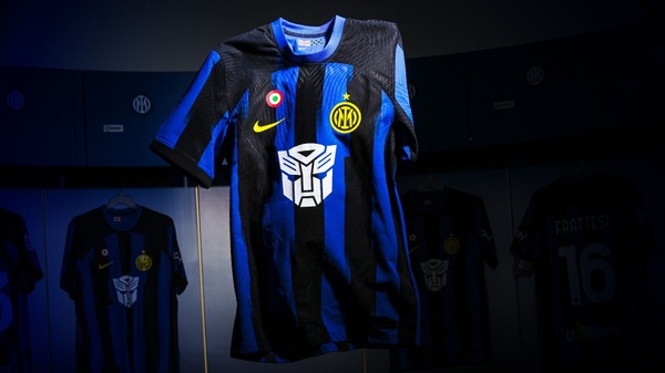 Inter e Paramount presentano la maglia dedicata a Transformers