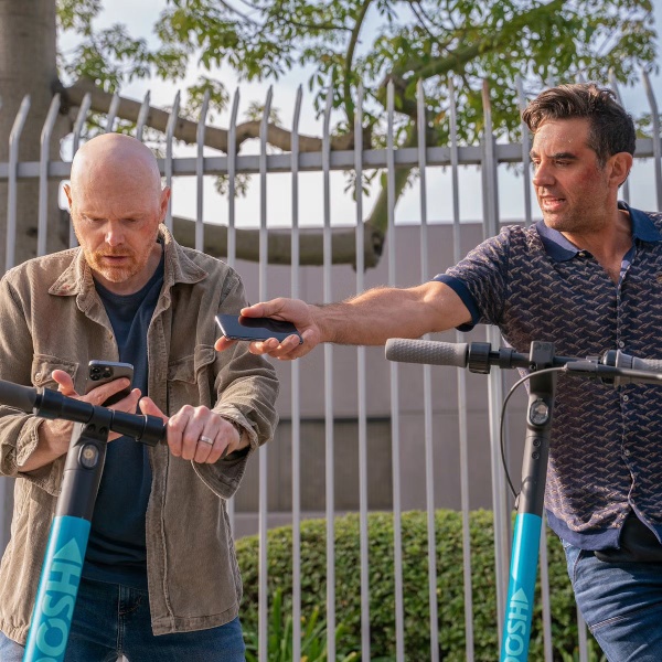 La recensione di Old Dads: la commedia di Netflix su tre cinquantenni alle prese con la paternità