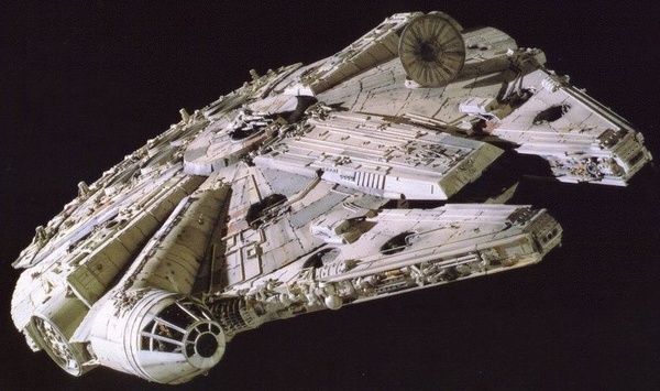 Foto aerea del Millennium Falcon e di un X-Wing!