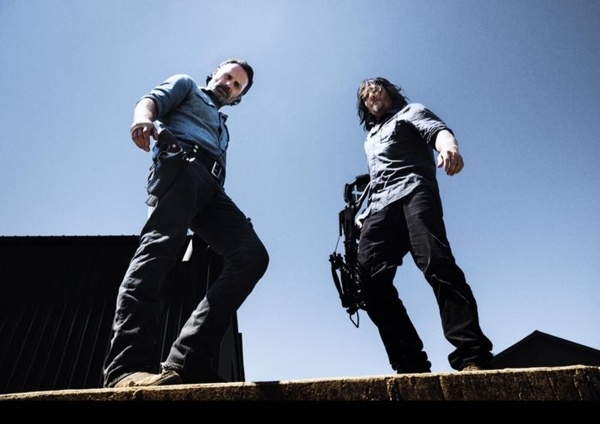 Norman Reedus saluta Daryl Dixon? I fan temono l