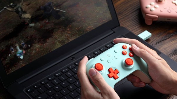 8BitDo Ultimate 2C Wireless - Controller piu preciso e colorato