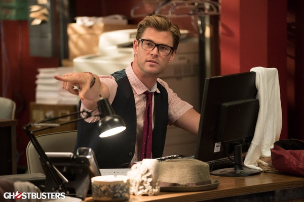 Nuove immagini per il team Ghostbusters! Chris Hemsworth in bella vista