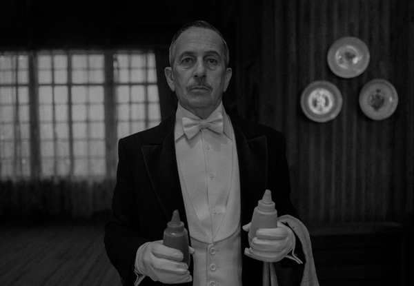 El Conde, recensione: i vampiri mangiacuori di Pablo Larraín succhiano sangue e soldi