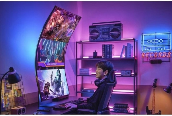 Samsung Odissey Ark - La tecnologia prende una nuova piega