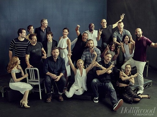 Insieme in una solo foto! Ecco i cast di Batman V Superman e Suicide Squad