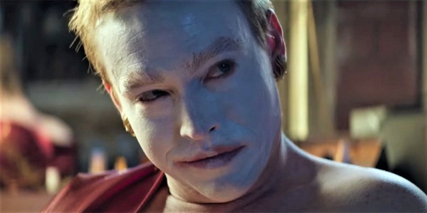 Dogman, recensione: un furbissimo Luc Besson approfitta dell’amore verso i cani