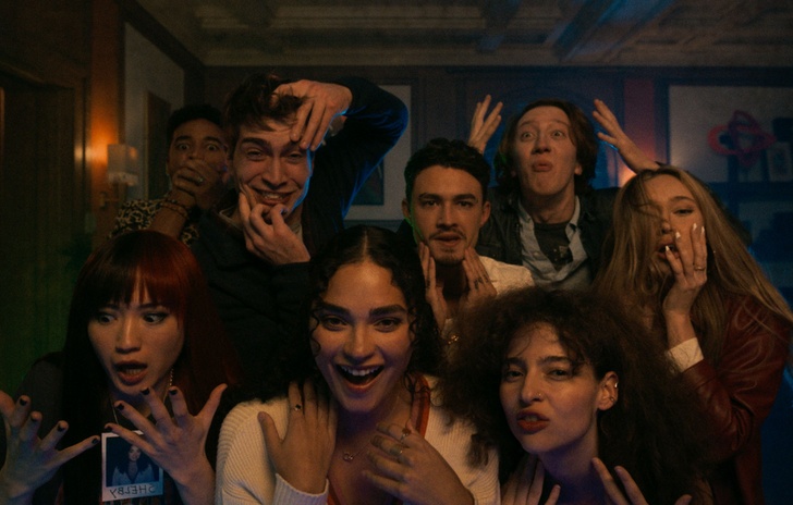 La recensione di Its Whats Inside il film di Netflix che riflette sullidentità