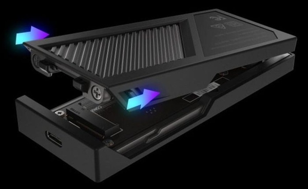 ROG Strix Aiolos - Box SSD ASUS che spinge fino a 20 Gbps