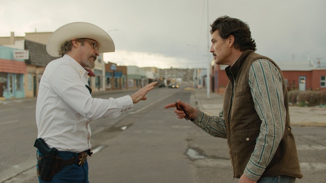 Eddington racconta un presente che non piace davvero a nessuno la recensione del western social di Ari Aster