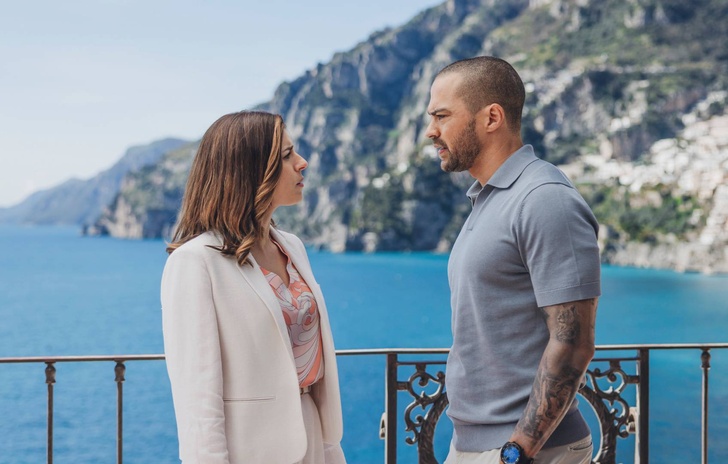 Hotel Costiera la recensione della serie con Jesse Williams 