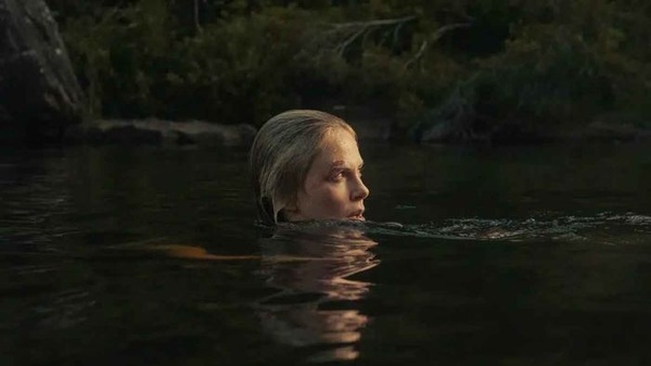 Apex: Primi scatti di Charlize Theron nel nuovo survival thriller