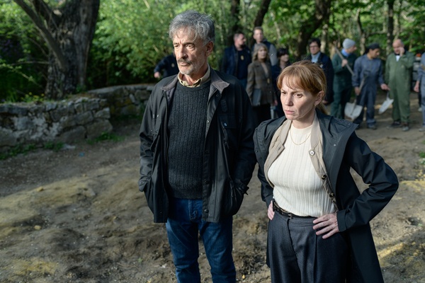 Il giardiniere: la miniserie di Netflix smaschera la maternità crudele fra omicidi, manipolazioni e assenza di emozioni