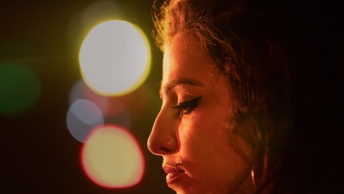 La protagonista di Back to black. Crediti: Monumental Pictures, StudioCanal, Focus Features