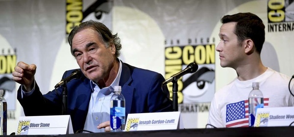 Oliver Stone si scaglia contro Pokemon GO