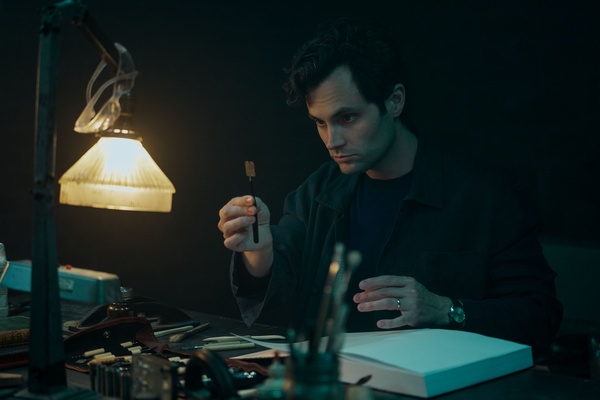 Fra gabbie, fantasmi e moralismi: l’addio imperfetto di You su Netflix