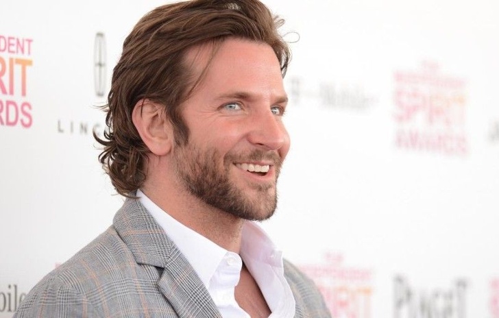 Bradley Cooper cecchina la statuetta