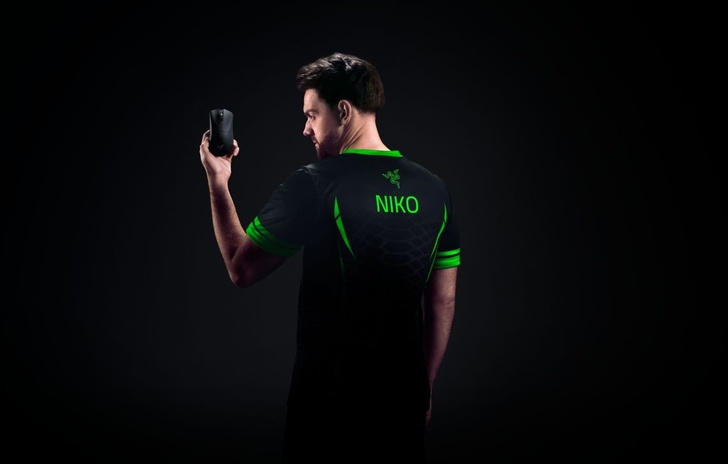 Razer DeathAdder V4 Pro  Mouse per il gaming competitivo