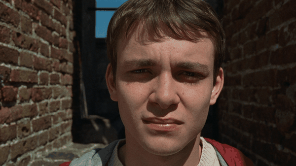 Arrogante ma irresistibile: Diciannove e l'esordio italiano di un regista da tenere d'occhio